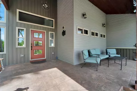 Exterior - 2831 Winnegamie Dr, Appleton, WI 54914 photo 2 of 14