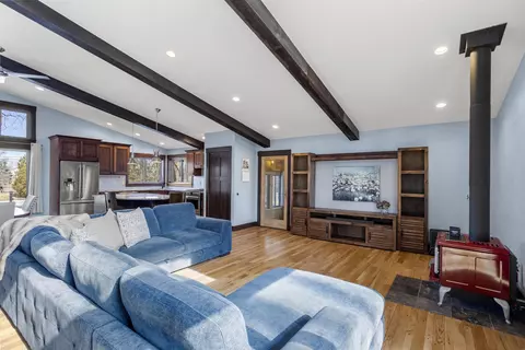 Living - 2831 Winnegamie Dr, Appleton, WI 54914 photo 3 of 4