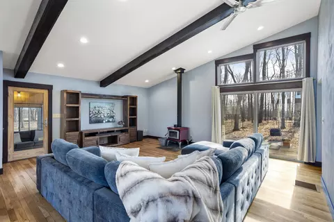 Living - 2831 Winnegamie Dr, Appleton, WI 54914 photo 2 of 4