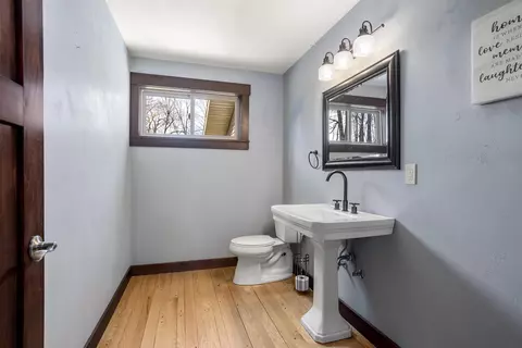 Bath - 2831 Winnegamie Dr, Appleton, WI 54914 photo 5 of 6