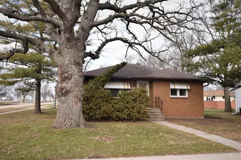 1056 Adams Ave, Oshkosh, WI 54902
