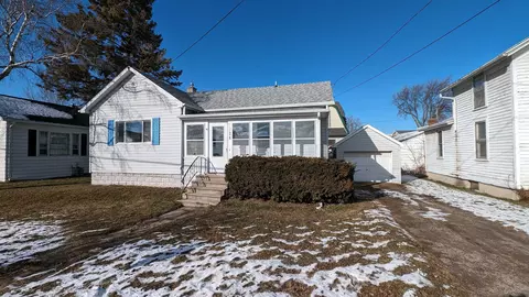 824 School Ave, Oshkosh, WI 54901