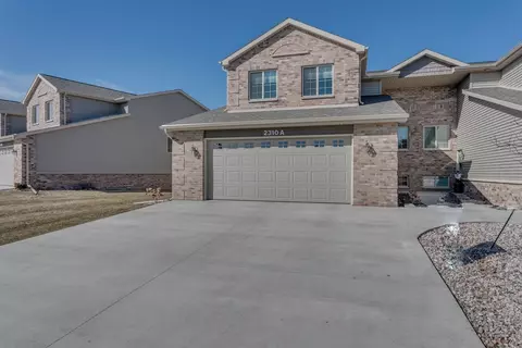2310 E Plank Cir #A, Appleton, WI 54915