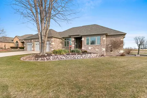 630 Linksview Ct, Wrightstown, WI 54180