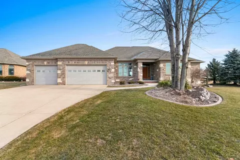 630 Linksview Ct, Wrightstown, WI 54180 photo 2