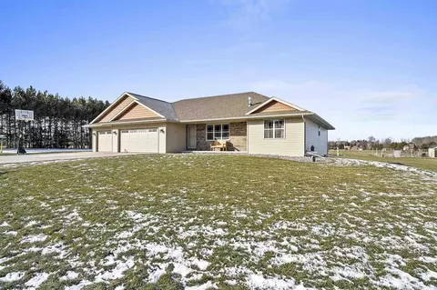 Exterior - 813 Hilbert Rd, Sobieski, WI 54171 photo 7 of 24