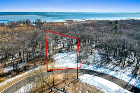 1001 S Wyndrush Dr, Suamico, WI 54173