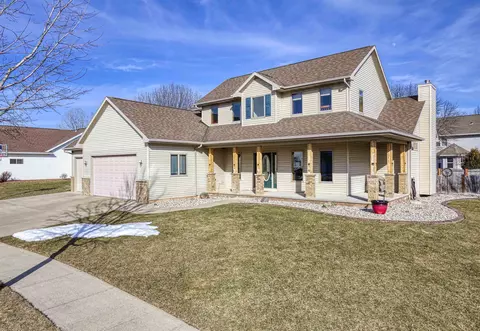 Exterior - 3724 S Hampton Ct, Appleton, WI 54915 photo 2 of 11