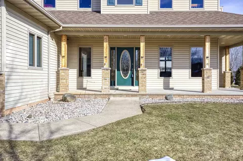 Exterior - 3724 S Hampton Ct, Appleton, WI 54915 photo 3 of 11