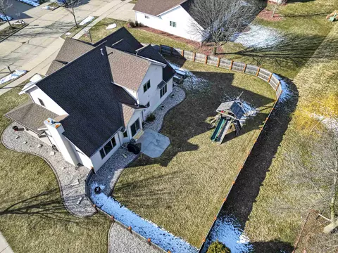 Exterior - 3724 S Hampton Ct, Appleton, WI 54915 photo 10 of 11