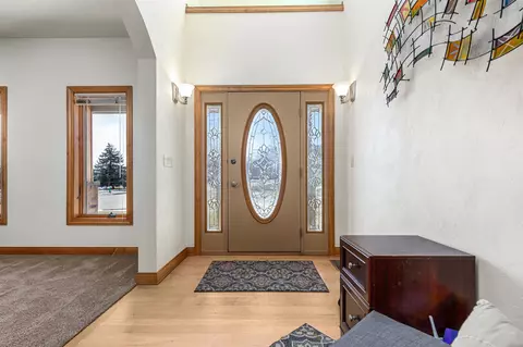 Entry Way - 3724 S Hampton Ct, Appleton, WI 54915 photo 2 of 3