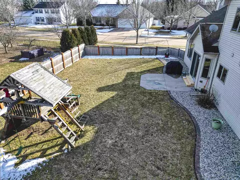 Exterior - 3724 S Hampton Ct, Appleton, WI 54915 photo 9 of 11