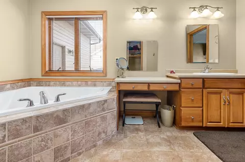 Bath - 3724 S Hampton Ct, Appleton, WI 54915 photo 1 of 3