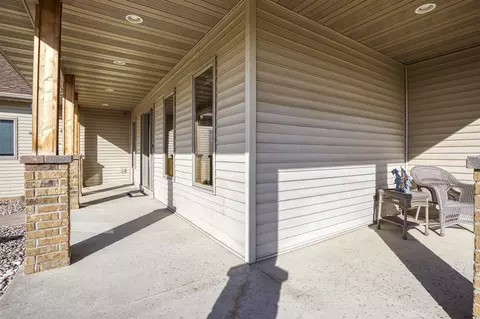 Exterior - 3724 S Hampton Ct, Appleton, WI 54915 photo 5 of 11