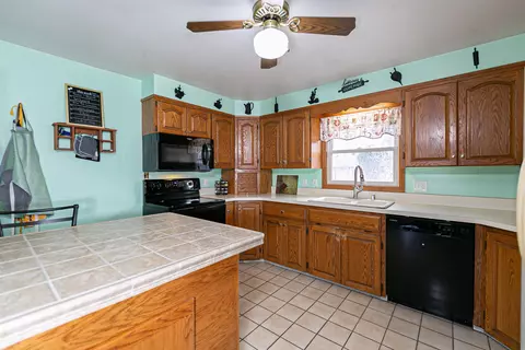 Kitchen - 1321 S Riverdale Dr, Appleton, WI 54914 photo 2 of 2
