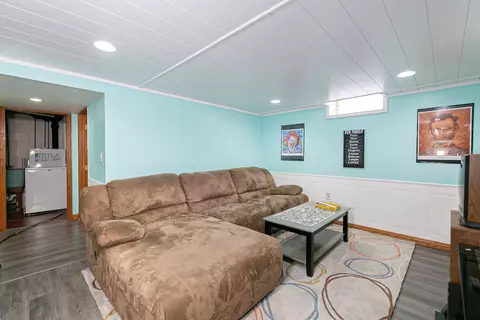 Living - 1321 S Riverdale Dr, Appleton, WI 54914 photo 7 of 7