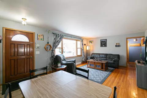 Living - 1321 S Riverdale Dr, Appleton, WI 54914 photo 3 of 7