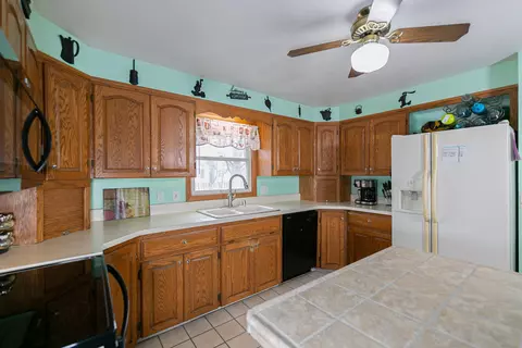 Kitchen - 1321 S Riverdale Dr, Appleton, WI 54914 photo 1 of 2