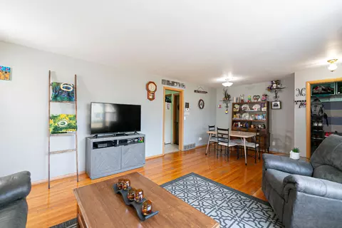 Living - 1321 S Riverdale Dr, Appleton, WI 54914 photo 4 of 7