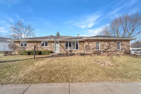 34 St Charles Pl, Little Chute, WI 54140