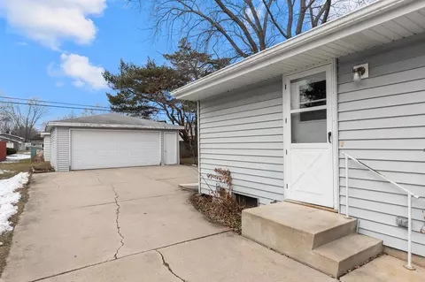 Exterior - 907 S Joseph St, Appleton, WI 54915 photo 5 of 6