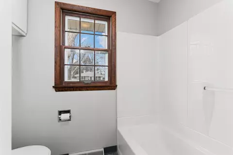 Bath - 907 S Joseph St, Appleton, WI 54915 photo 2 of 2