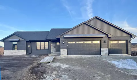 1256 Allen Lee Way, Pulaski, WI 54162