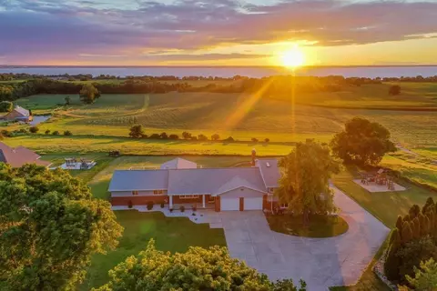 3133 Bay Settlement Rd, Green Bay, WI 54311