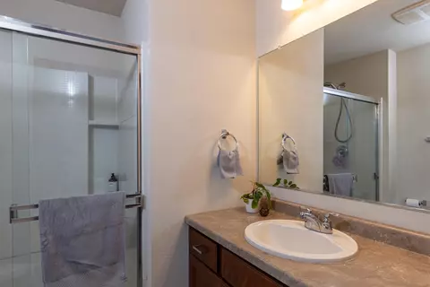 Bath - 330 E Flintrock Dr, Appleton, WI 54913 photo 4 of 6