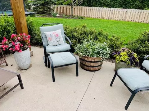 Exterior - 330 E Flintrock Dr, Appleton, WI 54913 photo 12 of 17