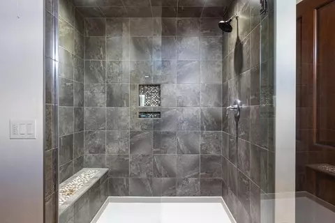 Bath - 330 E Flintrock Dr, Appleton, WI 54913 photo 3 of 6