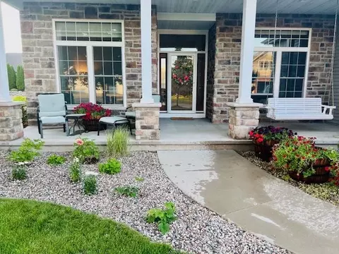 Exterior - 330 E Flintrock Dr, Appleton, WI 54913 photo 2 of 17