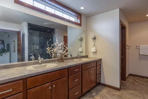 Bath - 330 E Flintrock Dr, Appleton, WI 54913 photo 2 of 6