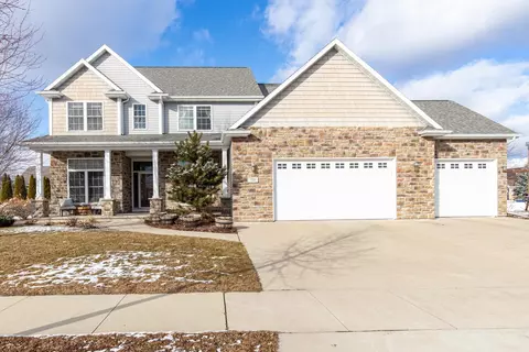 Exterior - 330 E Flintrock Dr, Appleton, WI 54913 photo 5 of 17