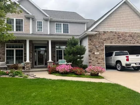 Exterior - 330 E Flintrock Dr, Appleton, WI 54913 photo 4 of 17