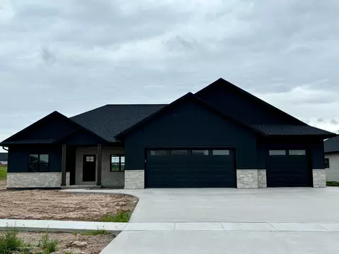1672 Sweetbriar Way, Green Bay, WI 54311