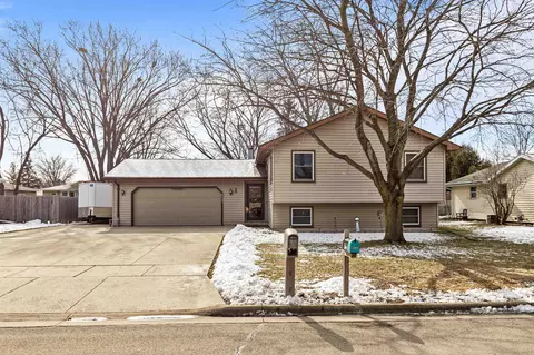 617 Karen Dr, Menasha, WI 54952