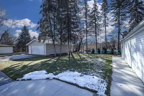 Exterior - 1125 W Frances St, Appleton, WI 54914 photo 4 of 10