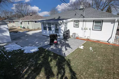 Exterior - 1125 W Frances St, Appleton, WI 54914 photo 7 of 10