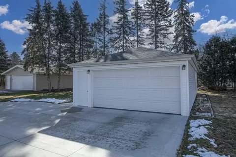 Exterior - 1125 W Frances St, Appleton, WI 54914 photo 3 of 10