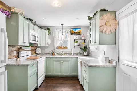 Kitchen - 727 W Commercial St, Appleton, WI 54914 photo 1 of 2