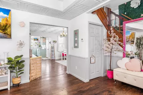 Entry Way - 727 W Commercial St, Appleton, WI 54914 photo 1 of 1