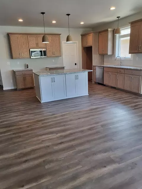 Kitchen - 5024 N Milkweed Trl, Appleton, WI 54913 photo 3 of 3