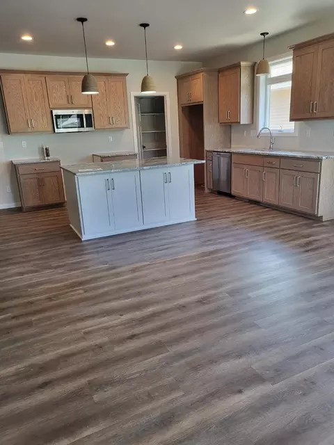 Kitchen - 5024 N Milkweed Trl, Appleton, WI 54913 photo 2 of 3