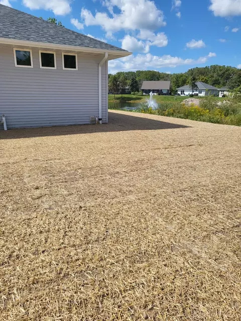 Exterior - 5024 N Milkweed Trl, Appleton, WI 54913 photo 3 of 6