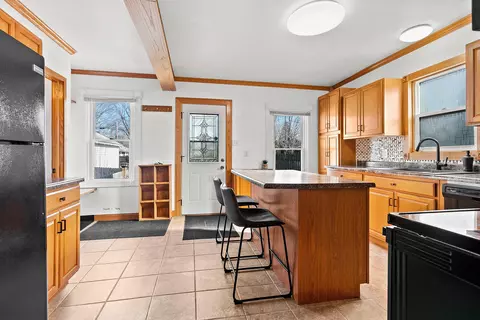 Kitchen - 1914 S Oneida St, Appleton, WI 54915 photo 4 of 6
