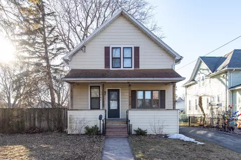 1741 N Oneida St, Appleton, WI 54911