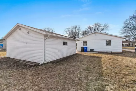 Exterior - 1730 S Madison St, Appleton, WI 54915 photo 4 of 4