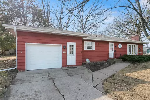 1037 Pierce Ave, Oshkosh, WI 54902