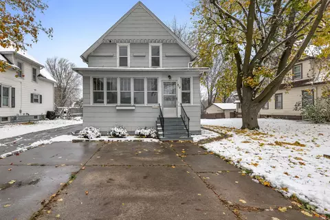 417 E Cook St, New London, WI 54961